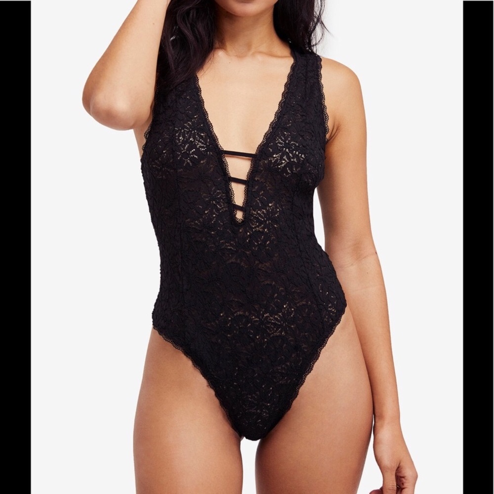 FREE PEOPLE | BLACK LACE BODYSUIT SIZE L